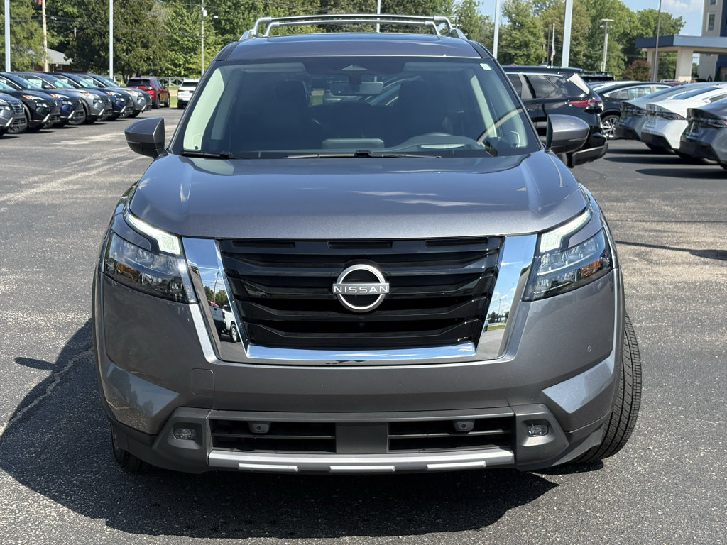 Used 2025 Nissan Pathfinder Platinum w/ Cargo Package AWD/4WD image 2