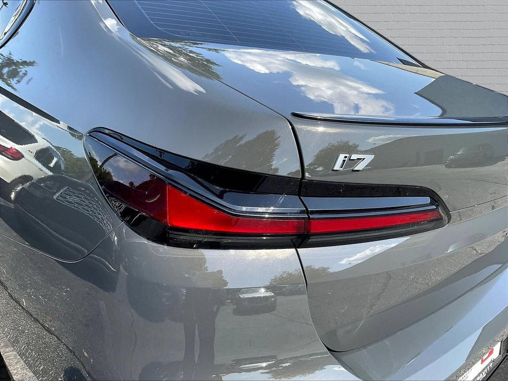 Used 2023 BMW i7 xDrive60 w/ Executive Package 2 AWD/4WD image 21