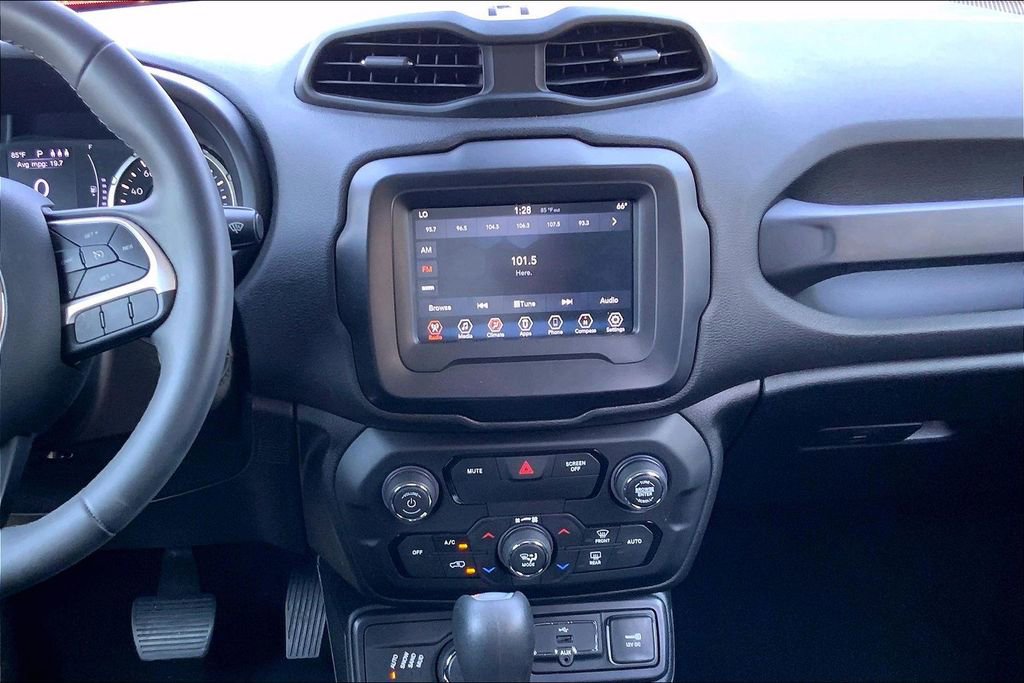 Used 2019 Jeep Renegade Latitude w/ Popular Equipment Group image 9