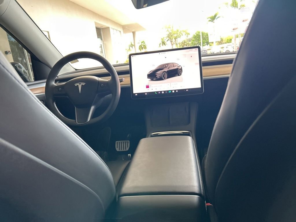 Used 2023 Tesla Model Y Long Range image 30