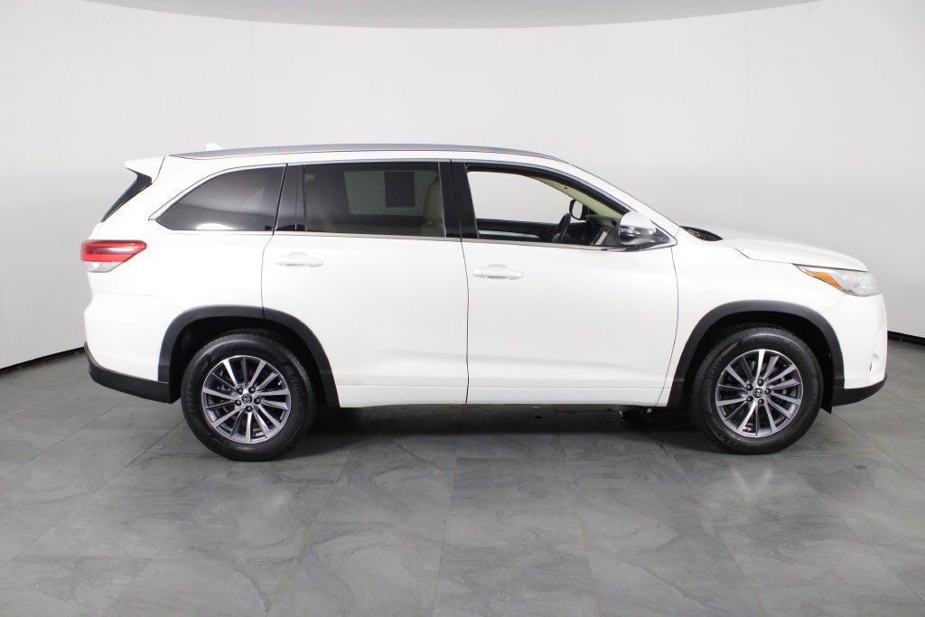 Used 2017 Toyota Highlander XLE FWD image 11