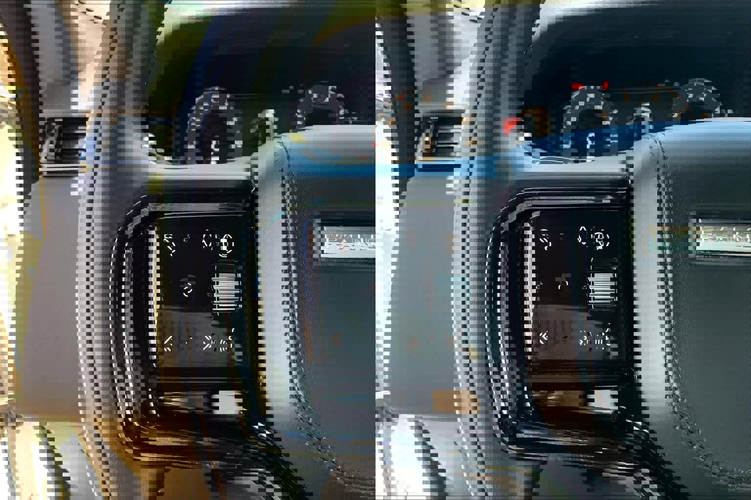 Used 2025 Land Rover Range Rover Velar Dynamic SE image 21