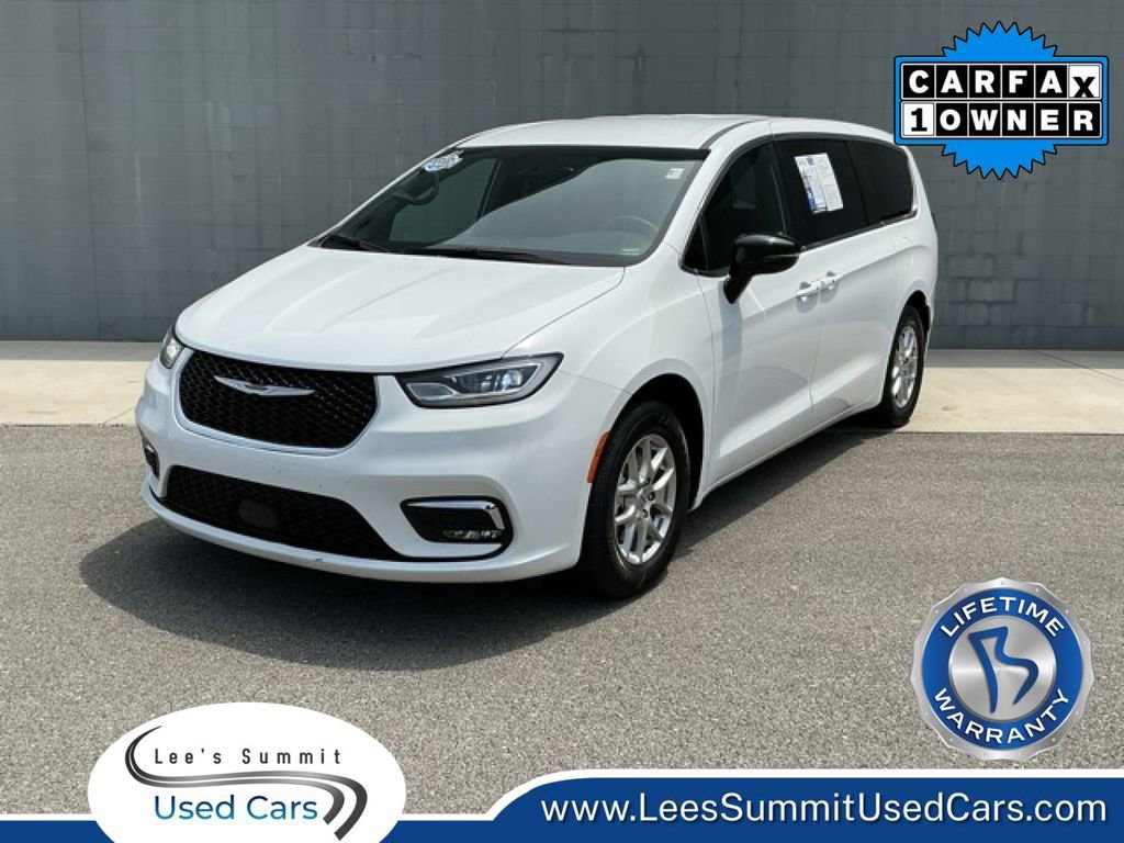 Used 2025 Chrysler Pacifica Select FWD video 1