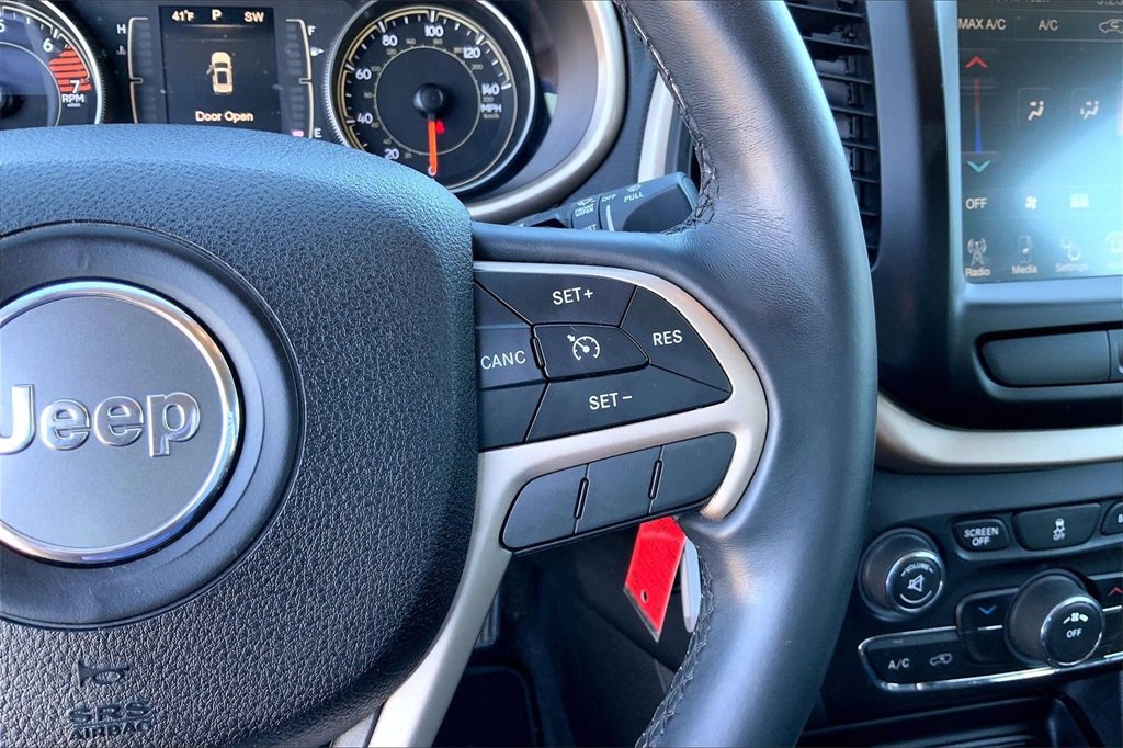Used 2016 Jeep Cherokee Latitude w/ Comfort & Sound Group image 12