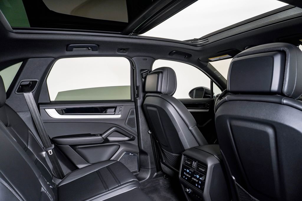 Certified 2025 Porsche Cayenne E-Hybrid AWD/4WD image 16