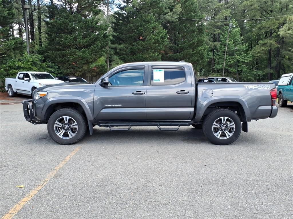 Used 2018 Toyota Tacoma TRD Sport AWD/4WD image 35