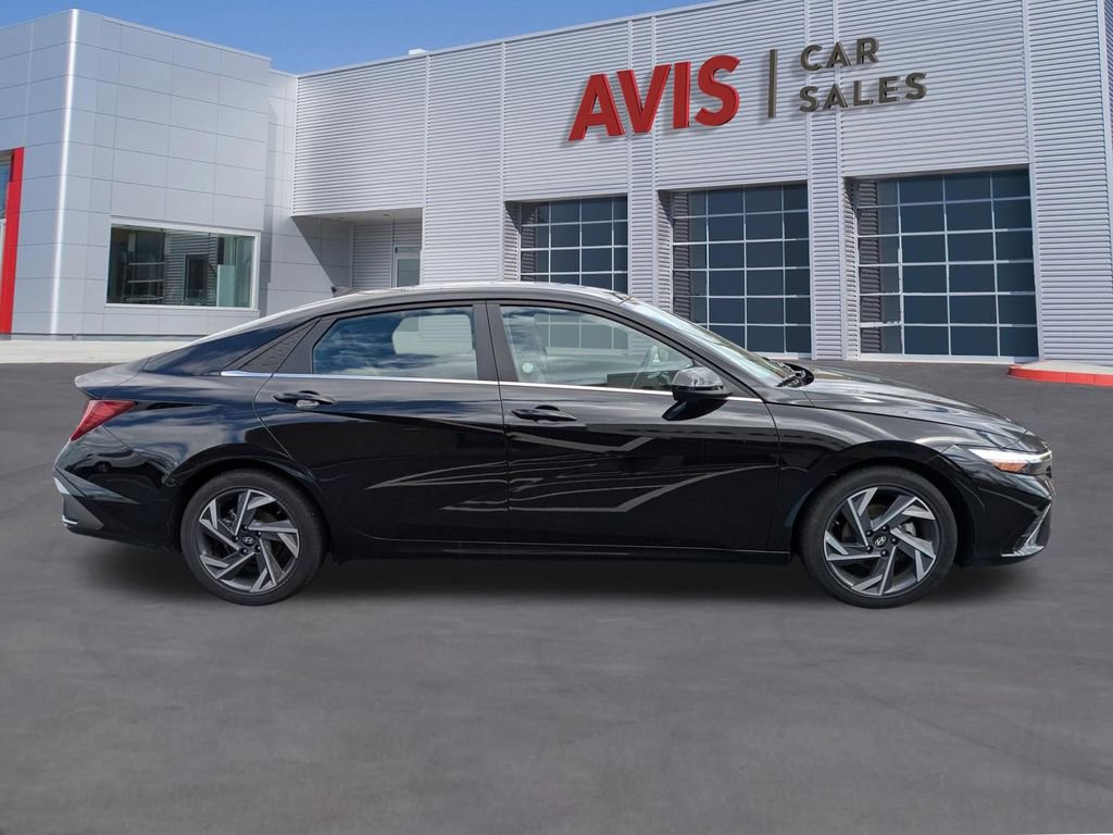 Used 2025 Hyundai Elantra SEL image 5
