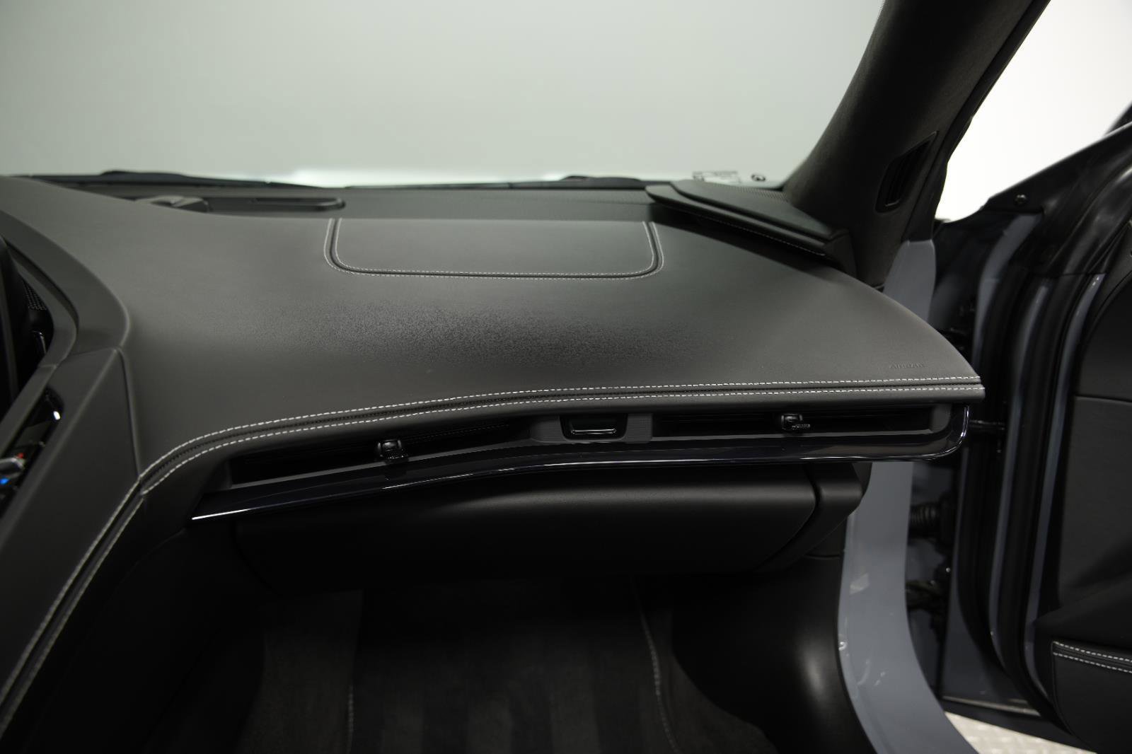 Used 2024 Chevrolet Corvette Stingray Premium Conv w/ Stealth Interior Trim Package image 33