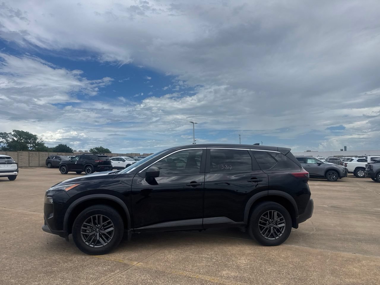 Used 2023 Nissan Rogue S FWD image 12