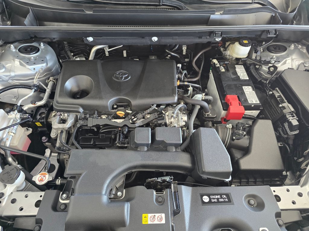 Used 2025 Toyota RAV4 XLE AWD/4WD image 12