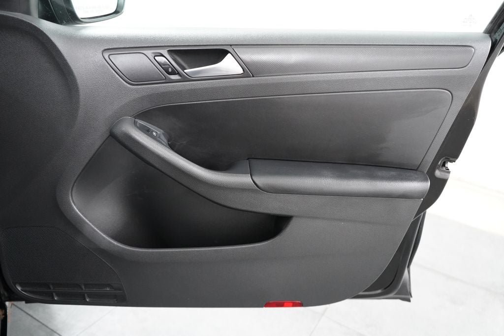 Used 2012 Volkswagen Jetta SE FWD image 32