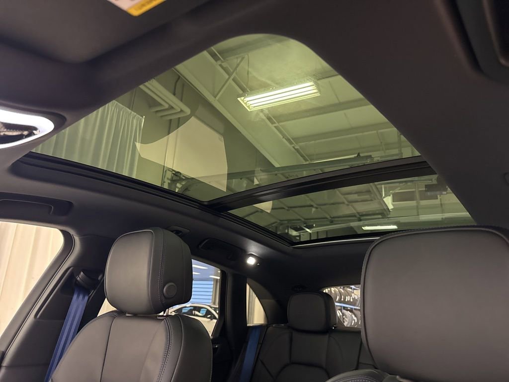 Certified 2026 Porsche Macan AWD/4WD image 26