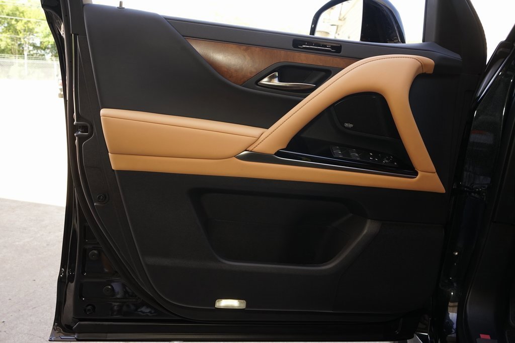 Used 2026 Lexus LX 600 4WD w/ Luxury Package image 28