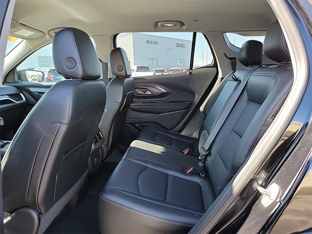 Used 2024 GMC Terrain SLT image 11