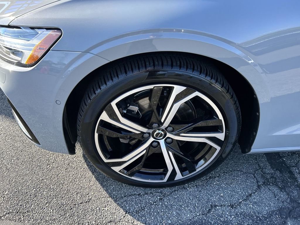 Certified 2025 Volvo S60 B5 Ultra AWD/4WD image 10