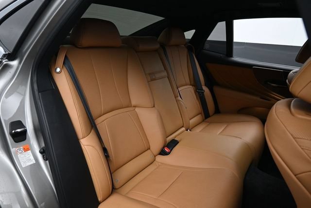 Used 2025 Lexus LS 500 w/ Accessory Package (Z1) RWD image 16