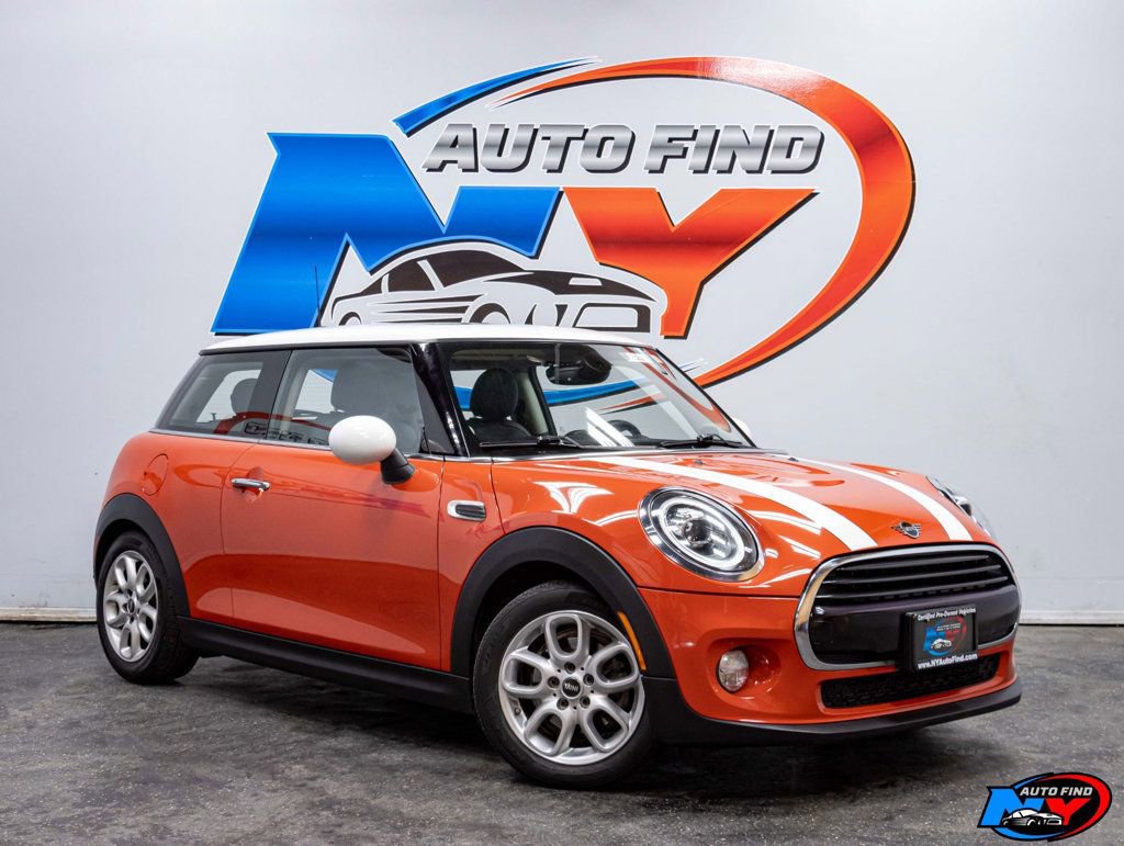 Used 2019 MINI Cooper 2-Door Hardtop w/ Premium Package image 9