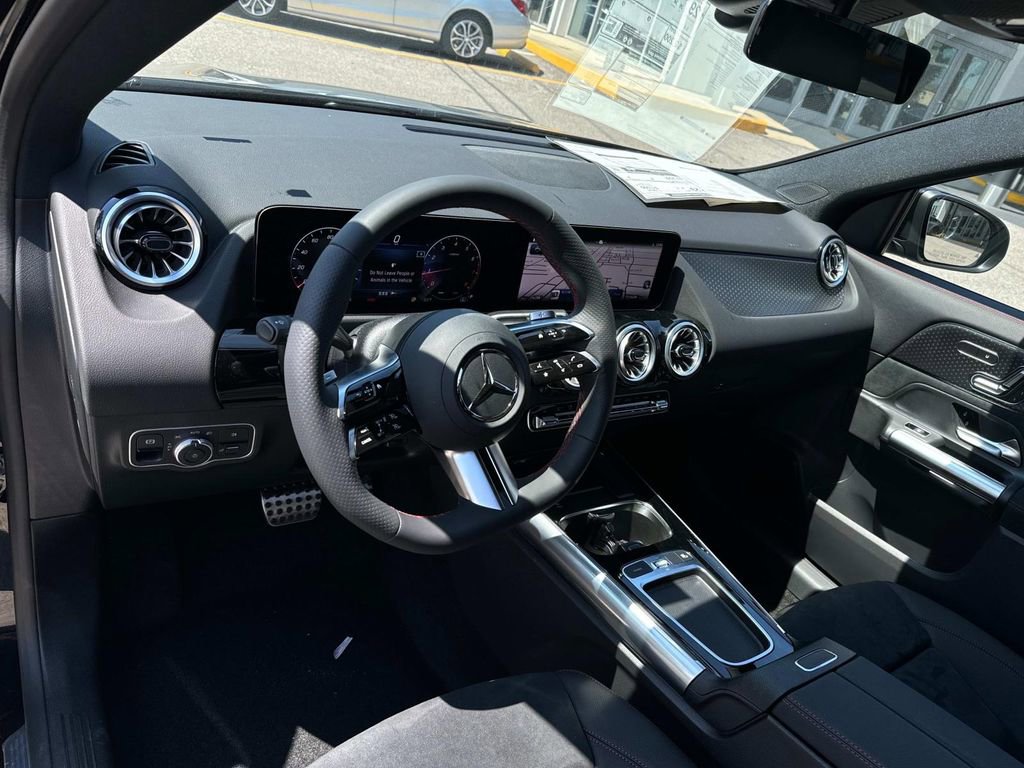 Used 2025 Mercedes-Benz GLA 250 image 10