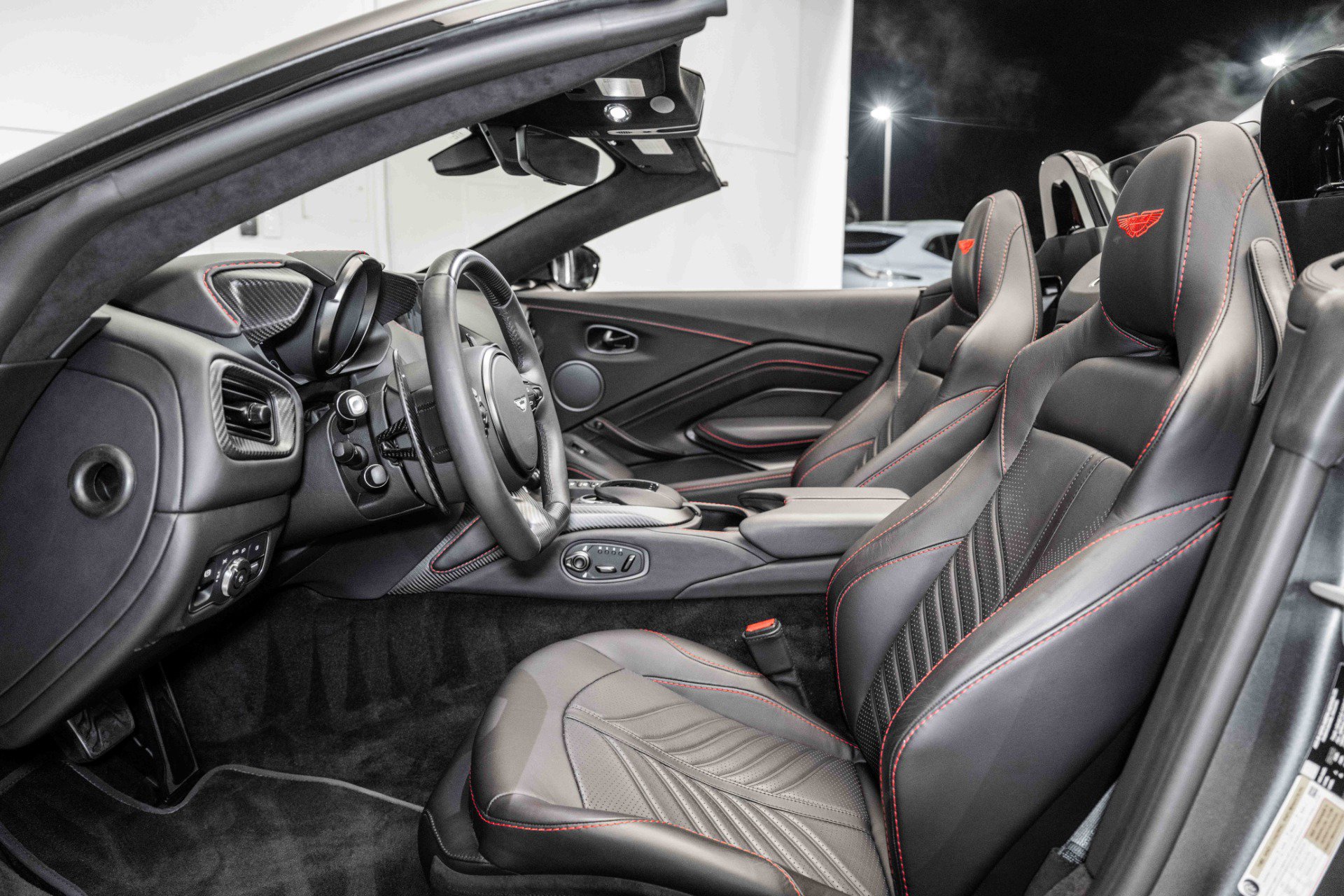 Used 2023 Aston Martin V12 Vantage Roadster image 13