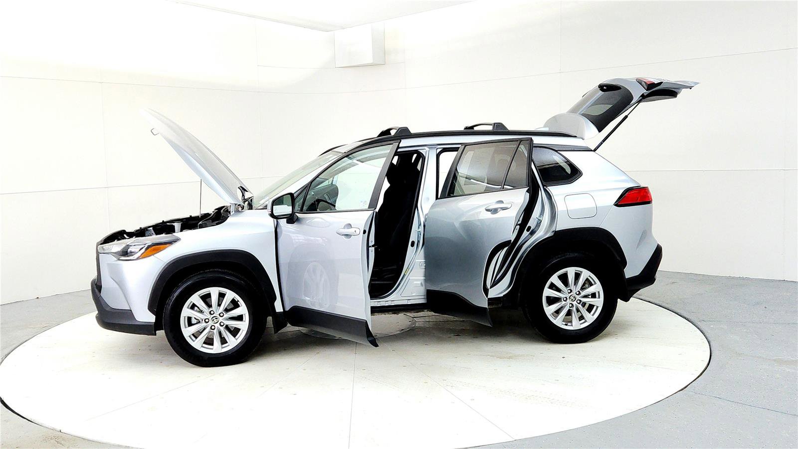 Certified 2023 Toyota Corolla Cross LE w/ Moonroof Package image 10