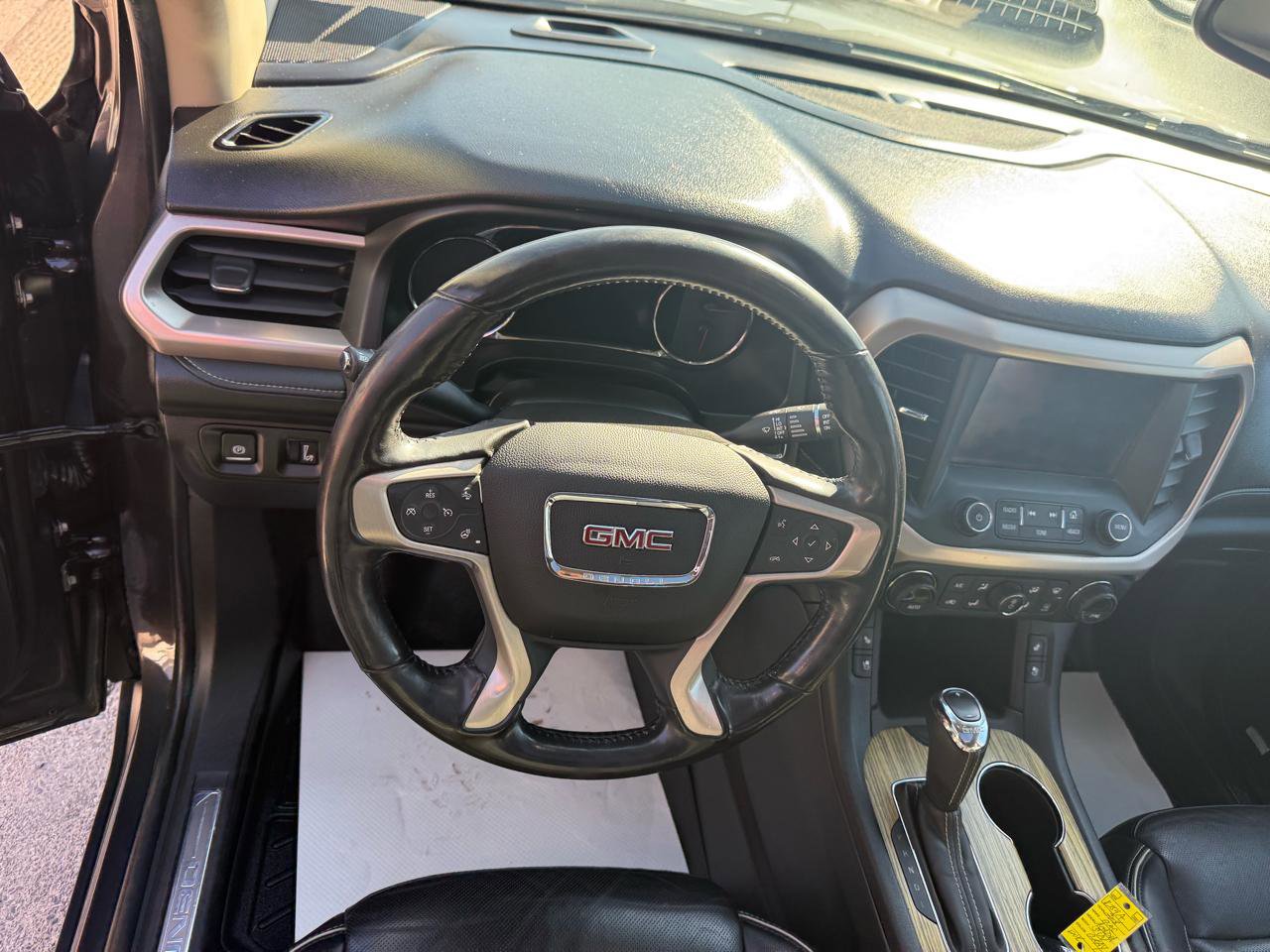 Used 2018 GMC Acadia Denali w/ Technology Package AWD/4WD image 22