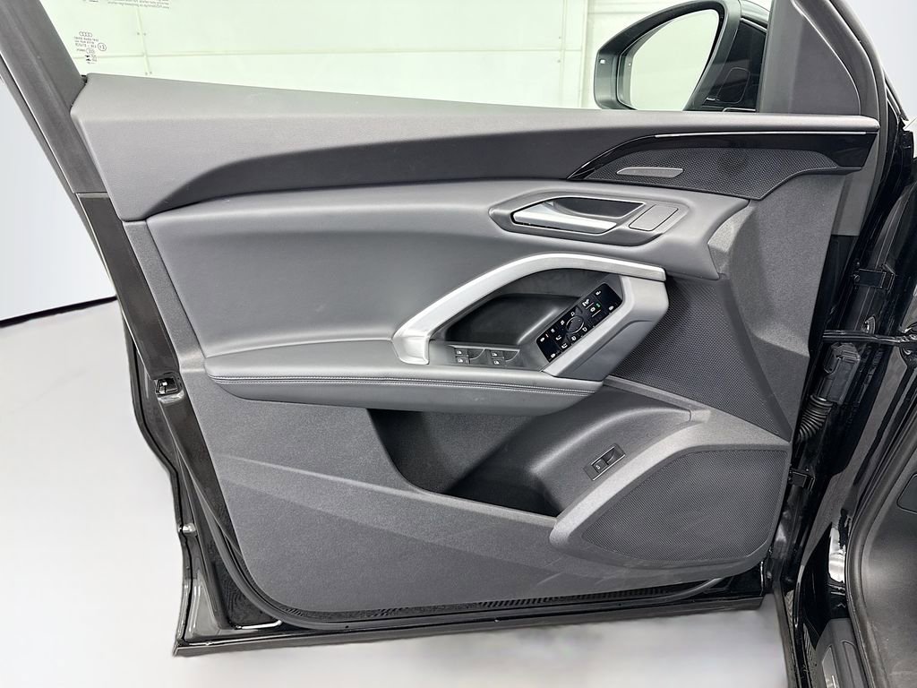 Used 2025 Audi Q5 Premium Plus w/ Premium Plus image 23