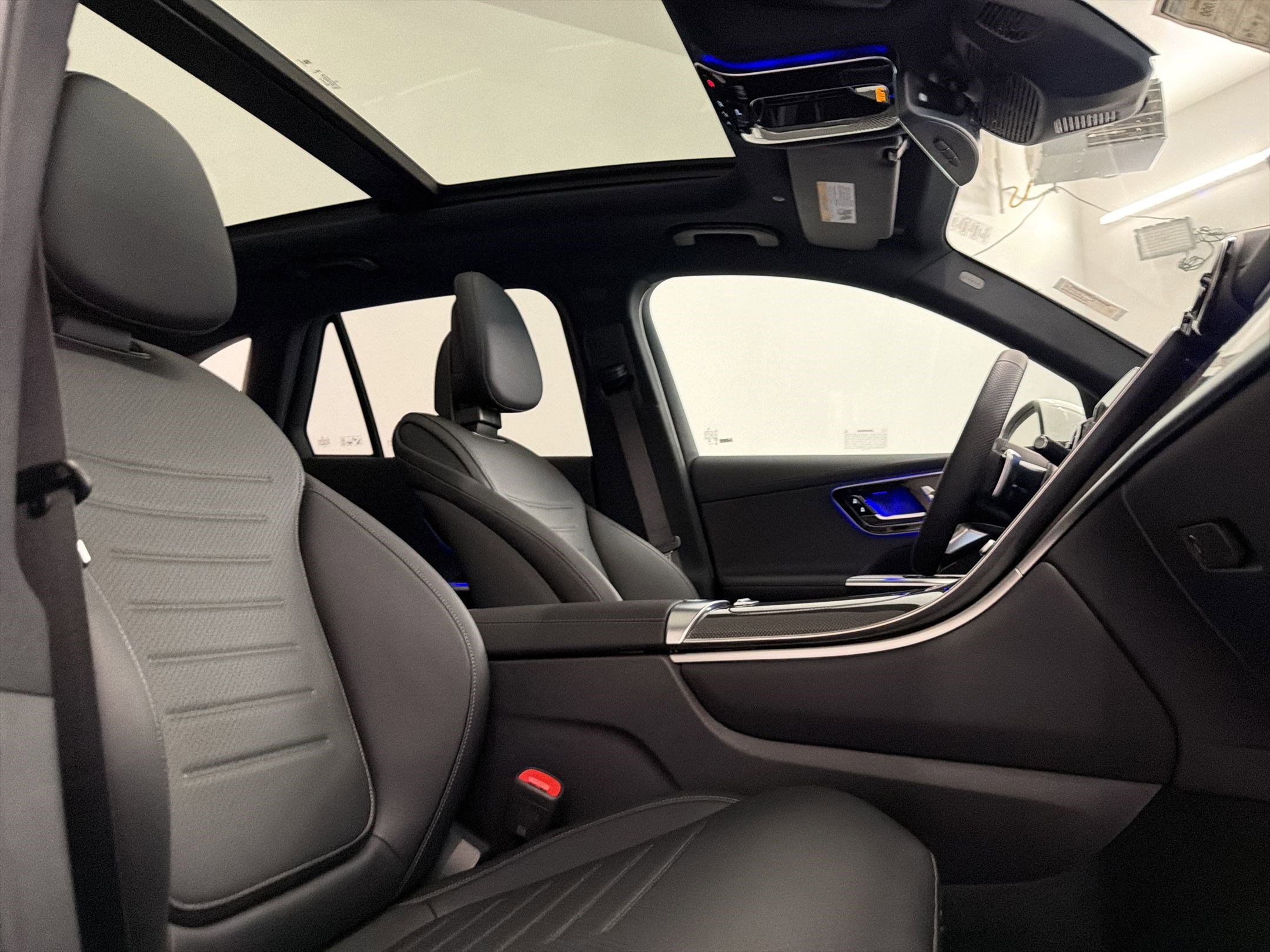 Used 2026 Mercedes-Benz GLC 300 image 29