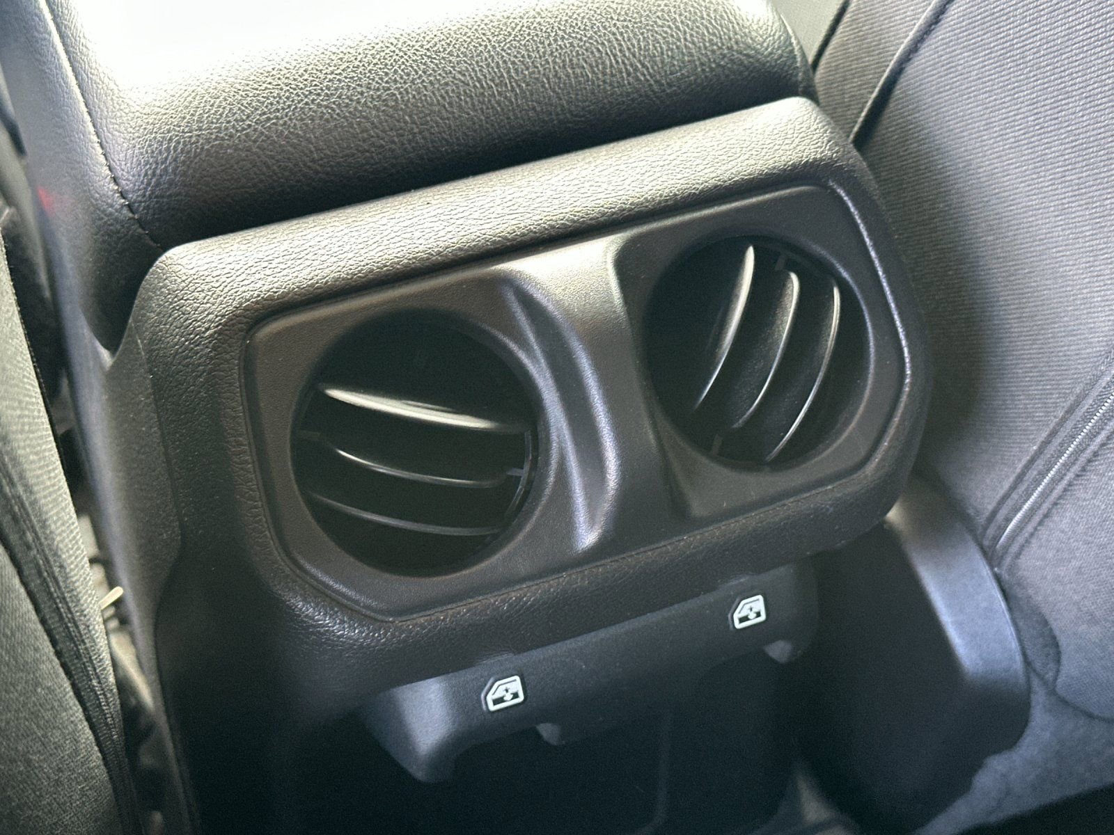 Used 2022 Jeep Wrangler Unlimited Sport AWD/4WD image 15