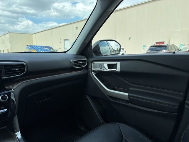 Used 2021 Ford Explorer Limited w/ Equipment Group 301A AWD/4WD image 24