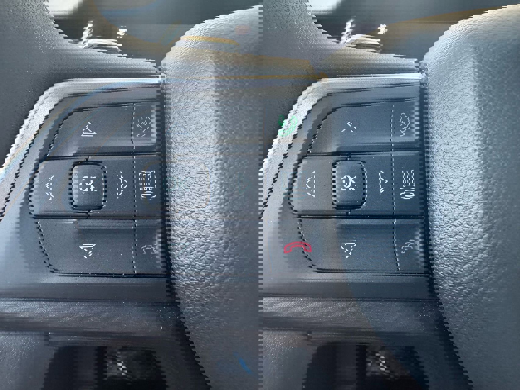 Used 2023 Jeep Grand Cherokee L Laredo image 19