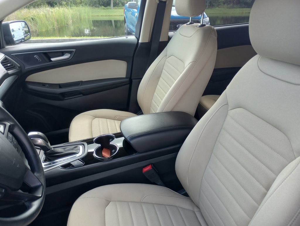 Certified 2018 Ford Edge SE FWD image 22