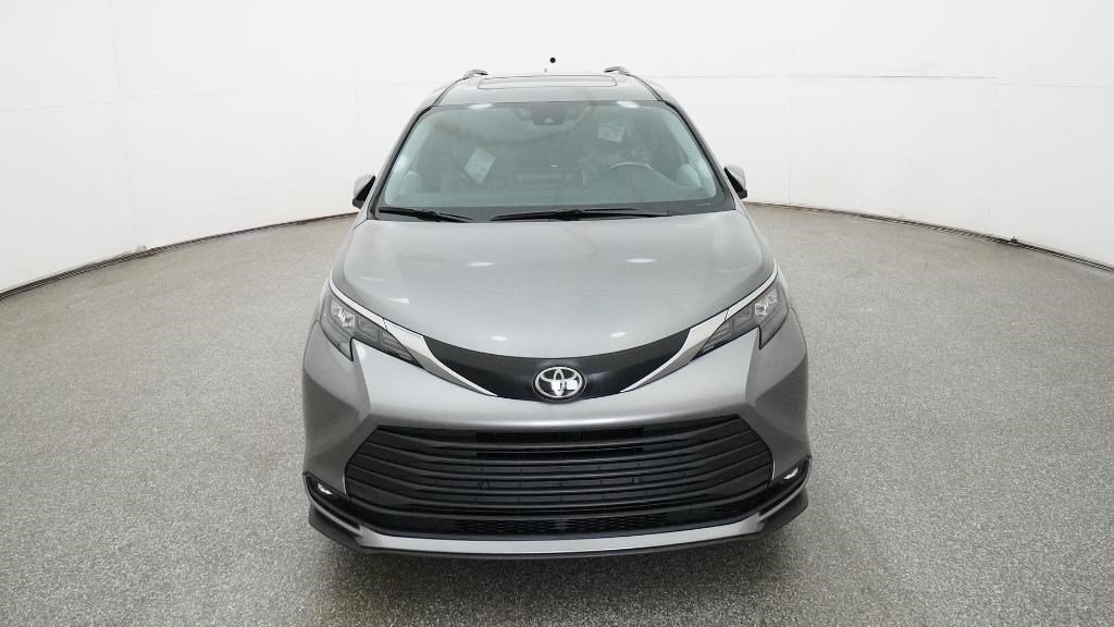 New 2026 Toyota Sienna XLE image 2