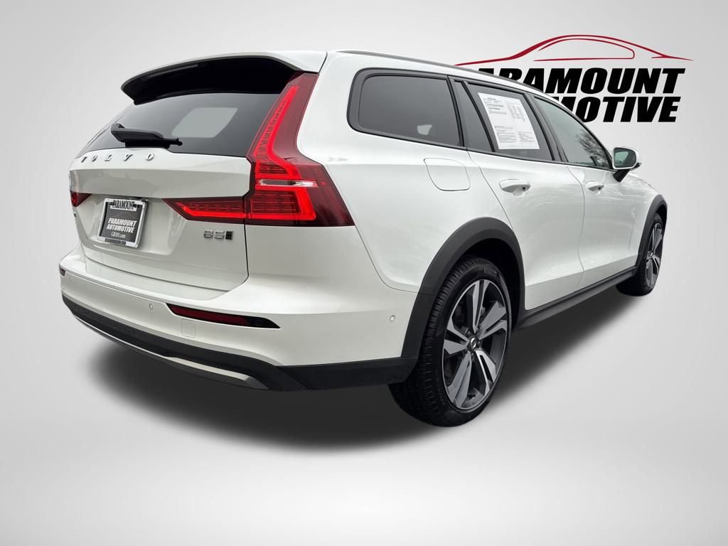 Used 2025 Volvo V60 B5 Cross Country Plus image 7