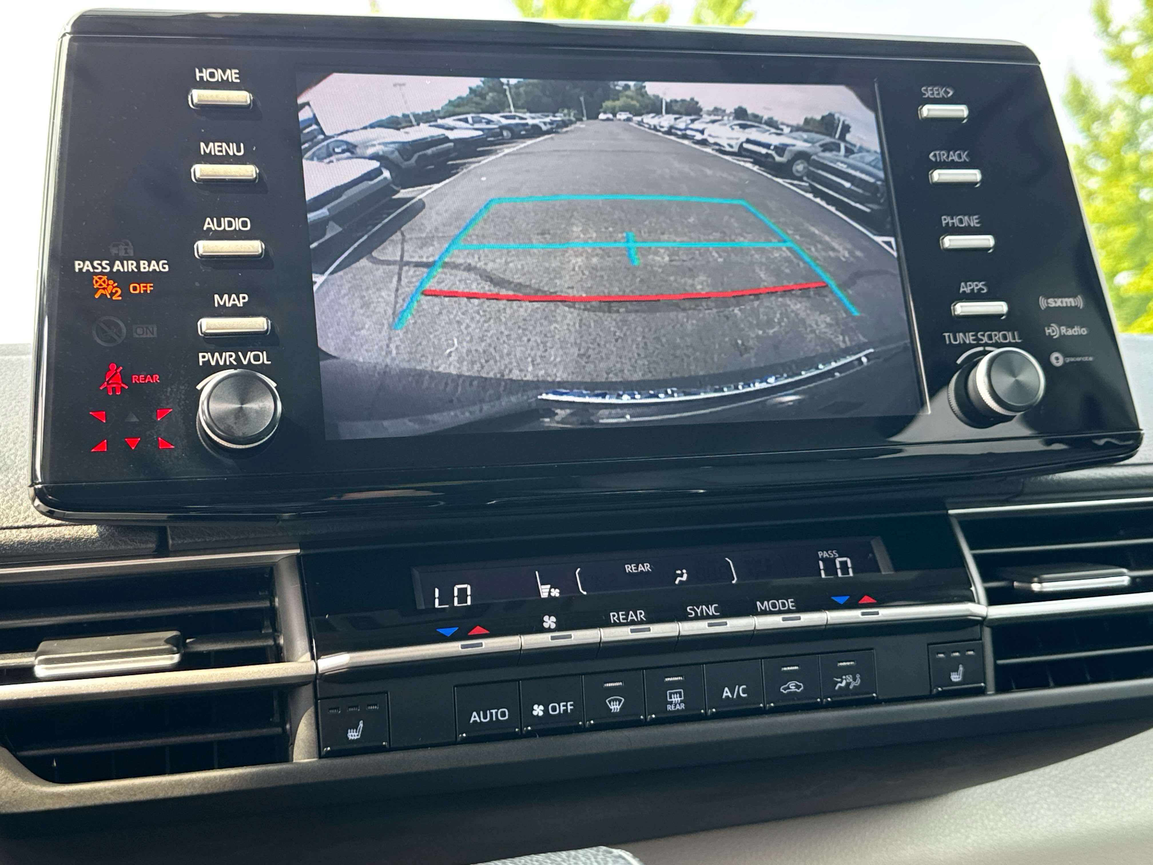 Used 2021 Toyota Sienna XLE FWD image 20