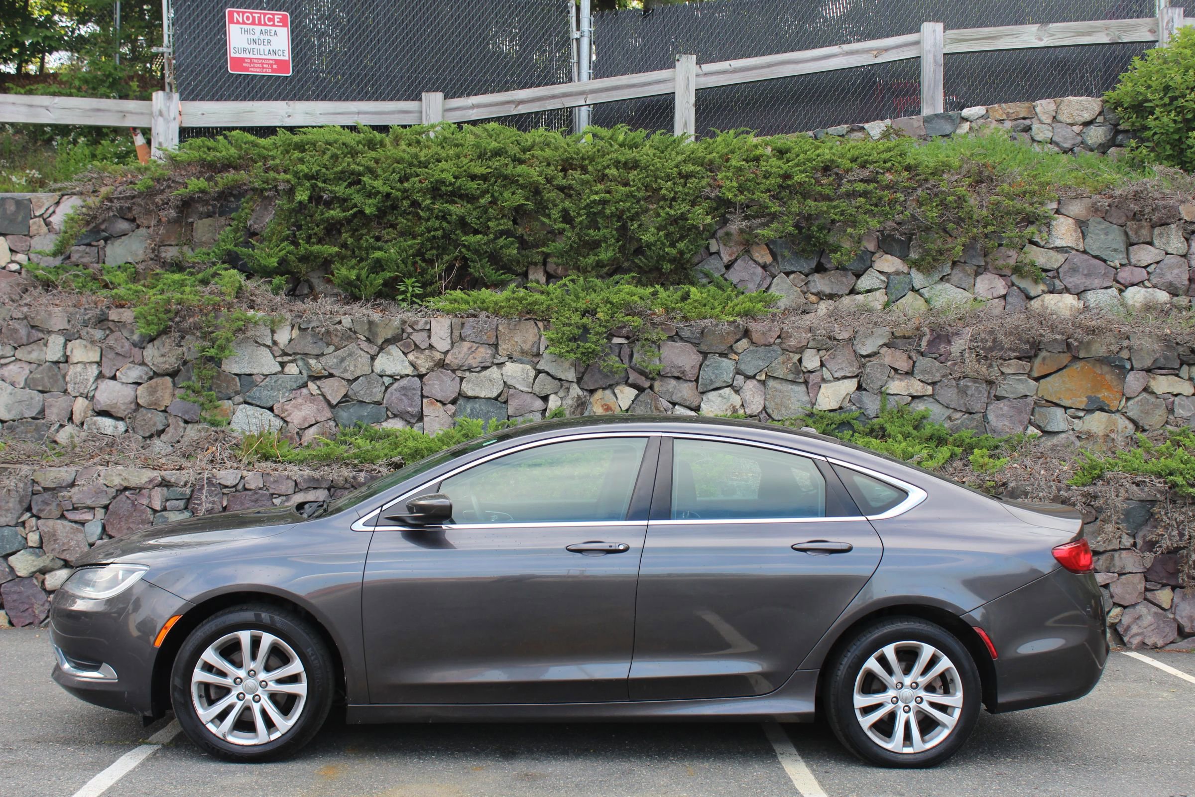 Used 2015 Chrysler 200 Limited w/ Convenience Group image 6
