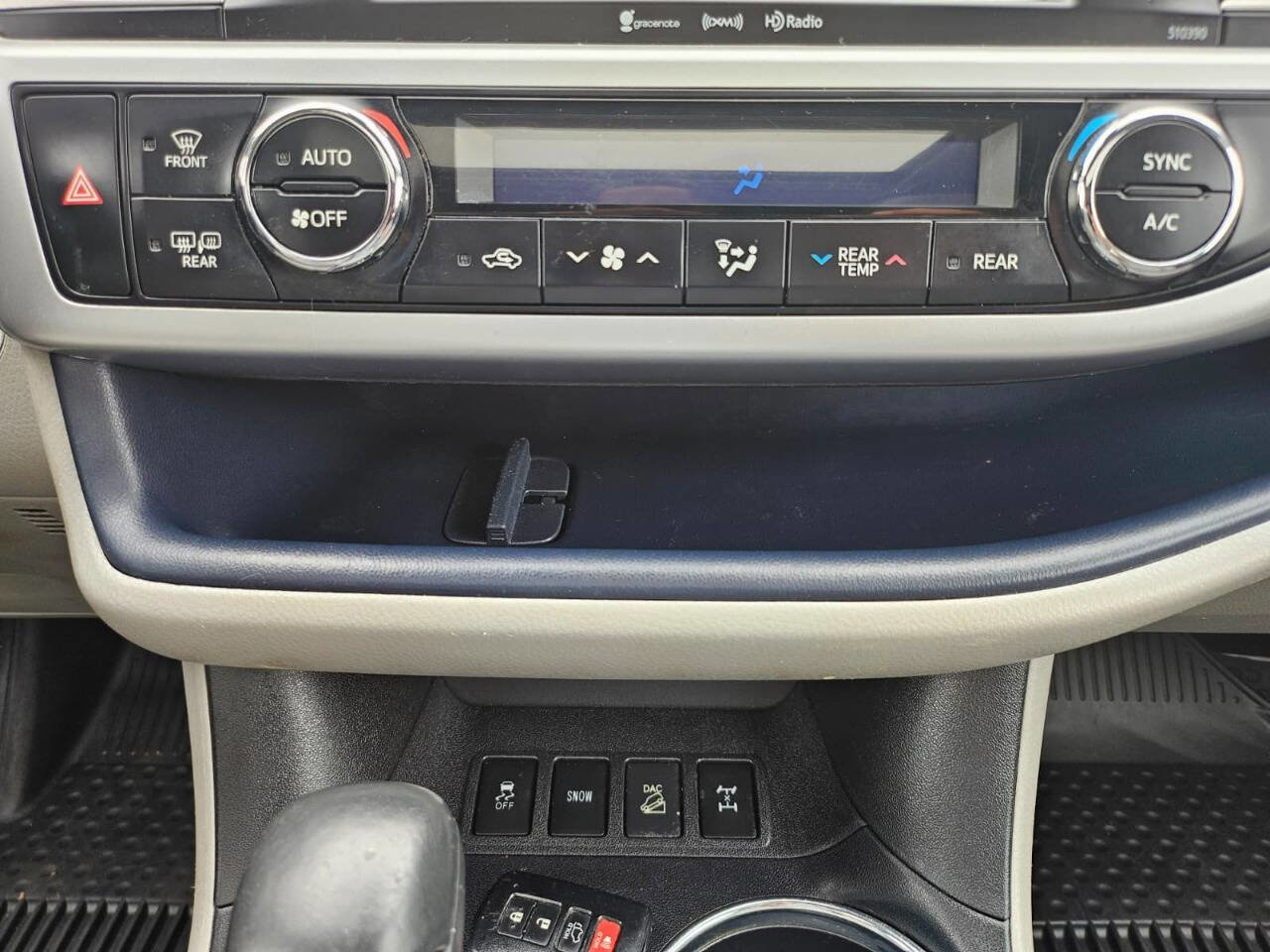 Used 2019 Toyota Highlander XLE image 21