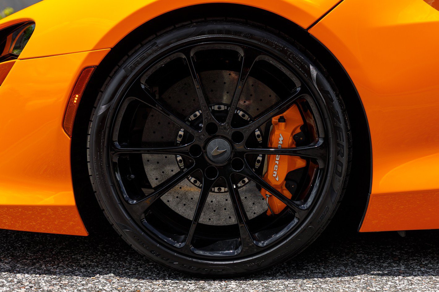 Used 2025 McLaren Artura Spider RWD image 26