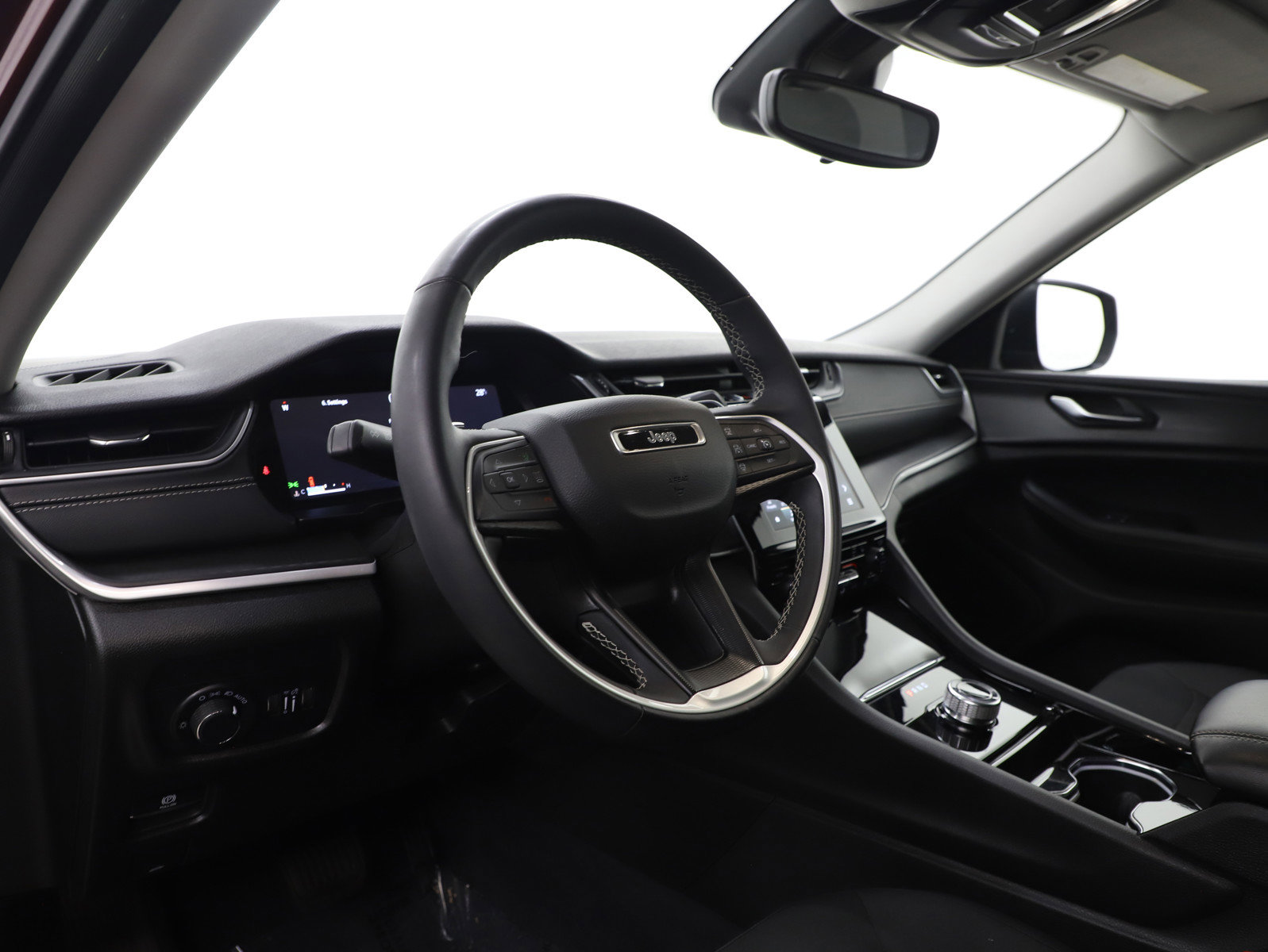 Used 2023 Jeep Grand Cherokee Laredo w/ Luxury Tech Group I image 17