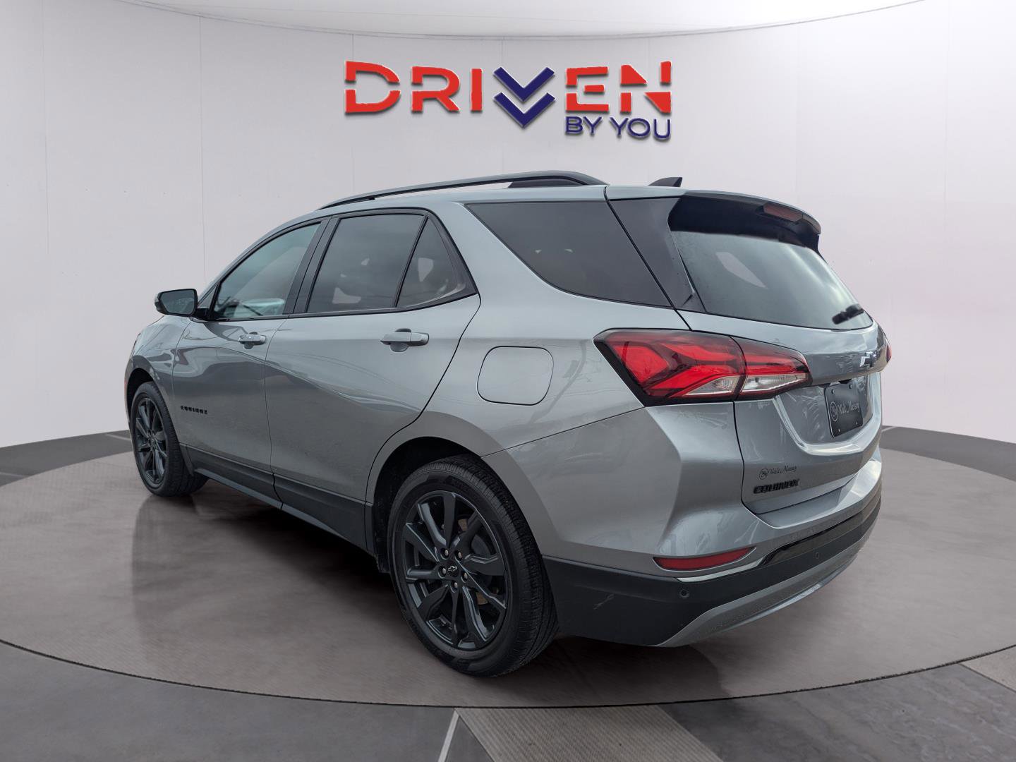 Used 2023 Chevrolet Equinox RS w/ RS Leather Package image 3