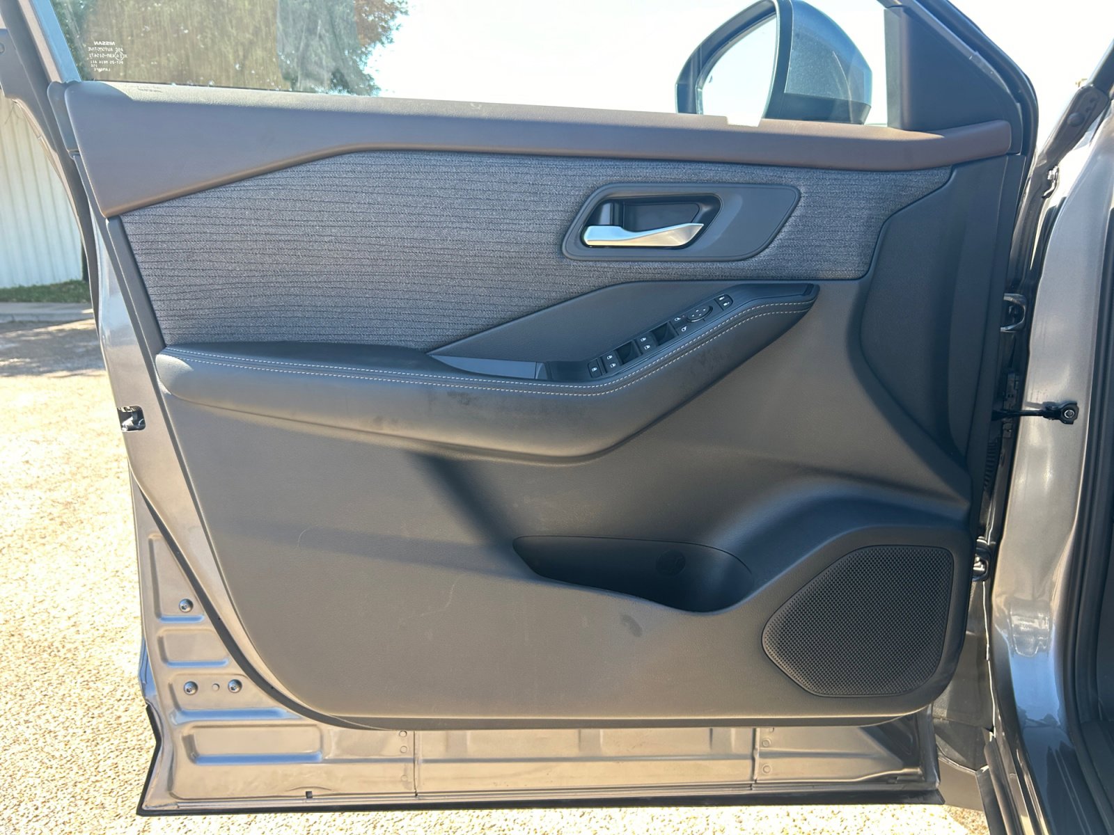 Used 2023 Nissan Rogue SV image 25