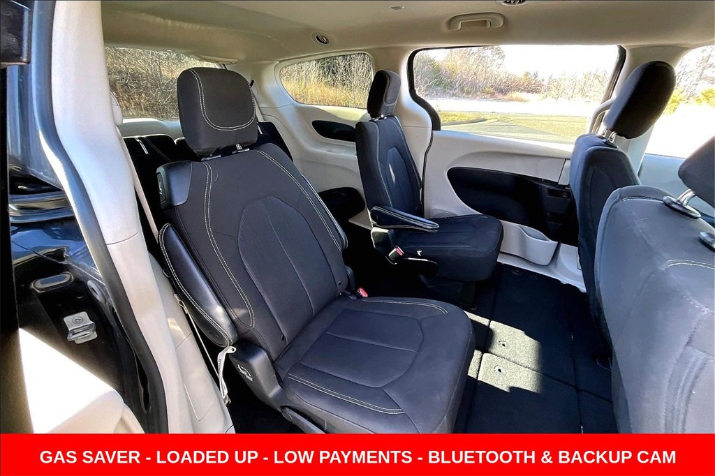 Used 2022 Chrysler Voyager LX image 23