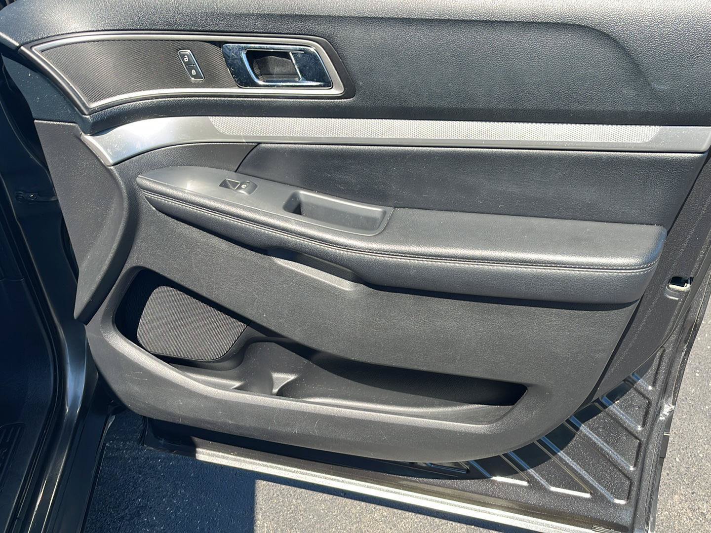 Used 2016 Ford Explorer XLT FWD image 31