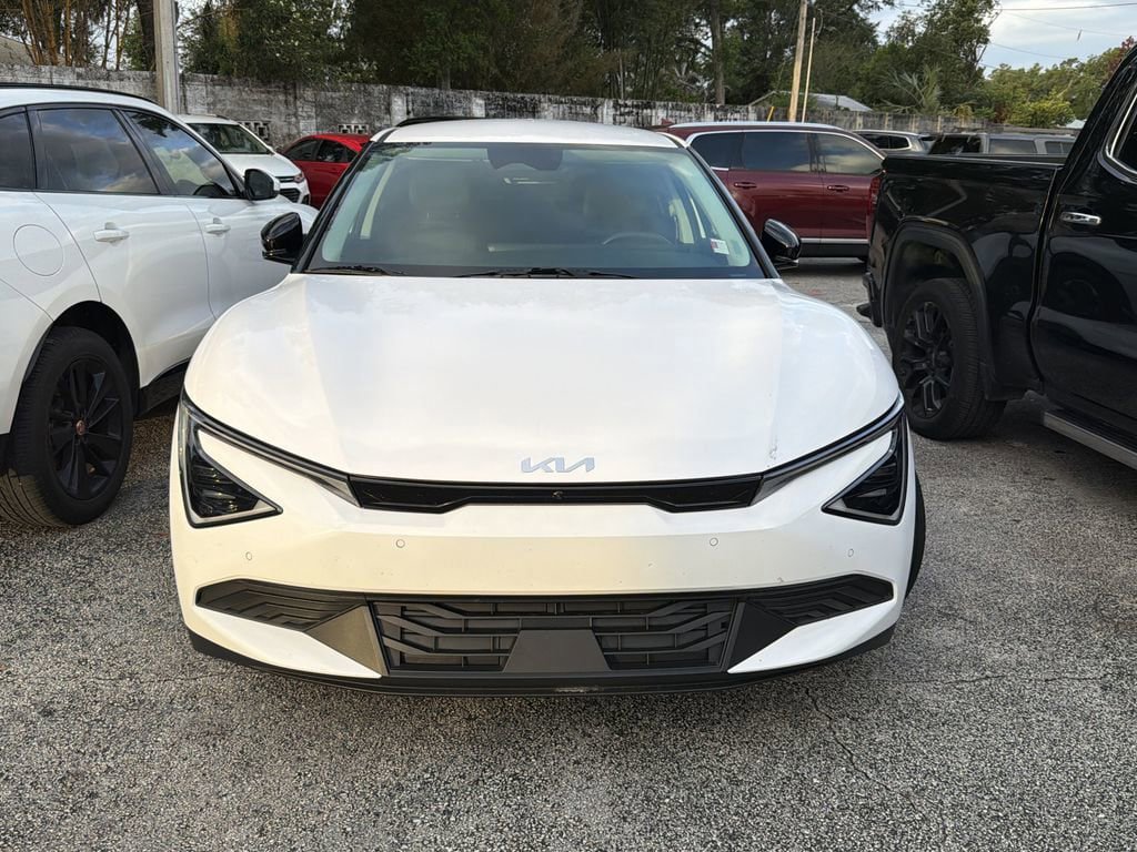 Certified 2025 Kia EV6 Light w/ Light LR Technology Package image 2