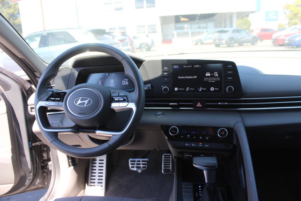 Used 2025 Hyundai Elantra Sport FWD image 16