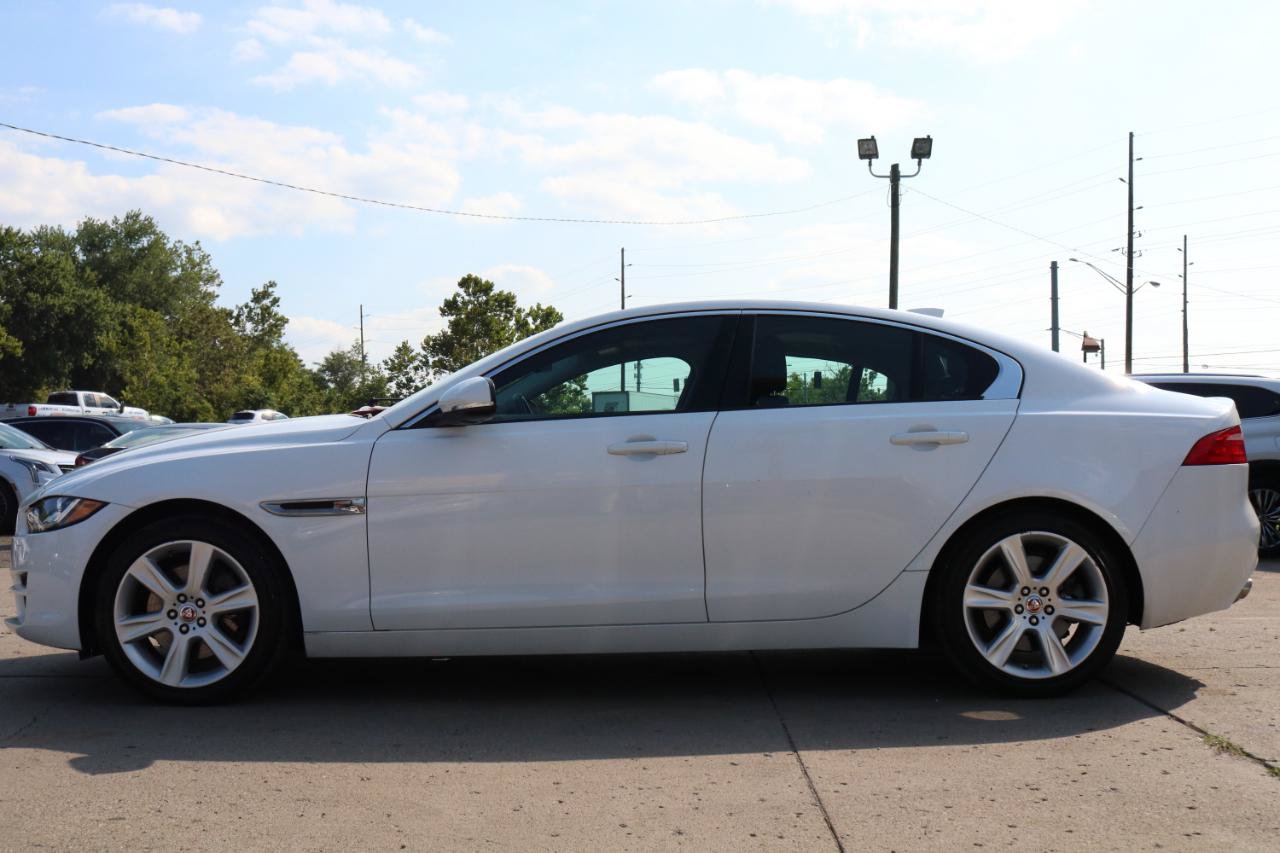 Used 2017 Jaguar XE Premium AWD/4WD image 11