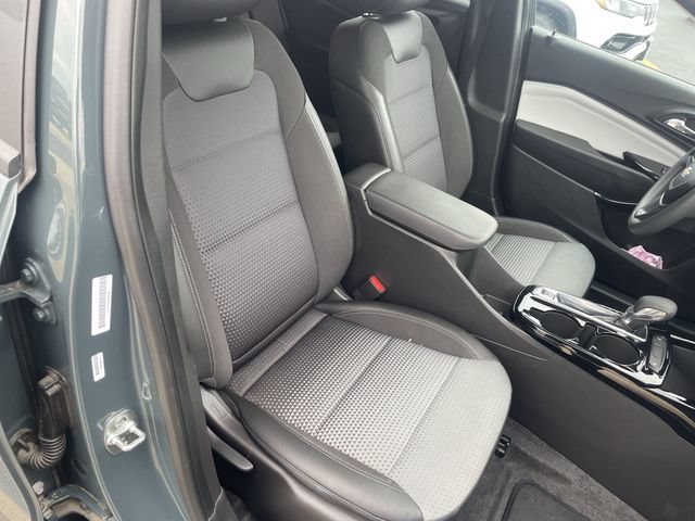 Used 2025 Chevrolet Trax LT FWD image 40