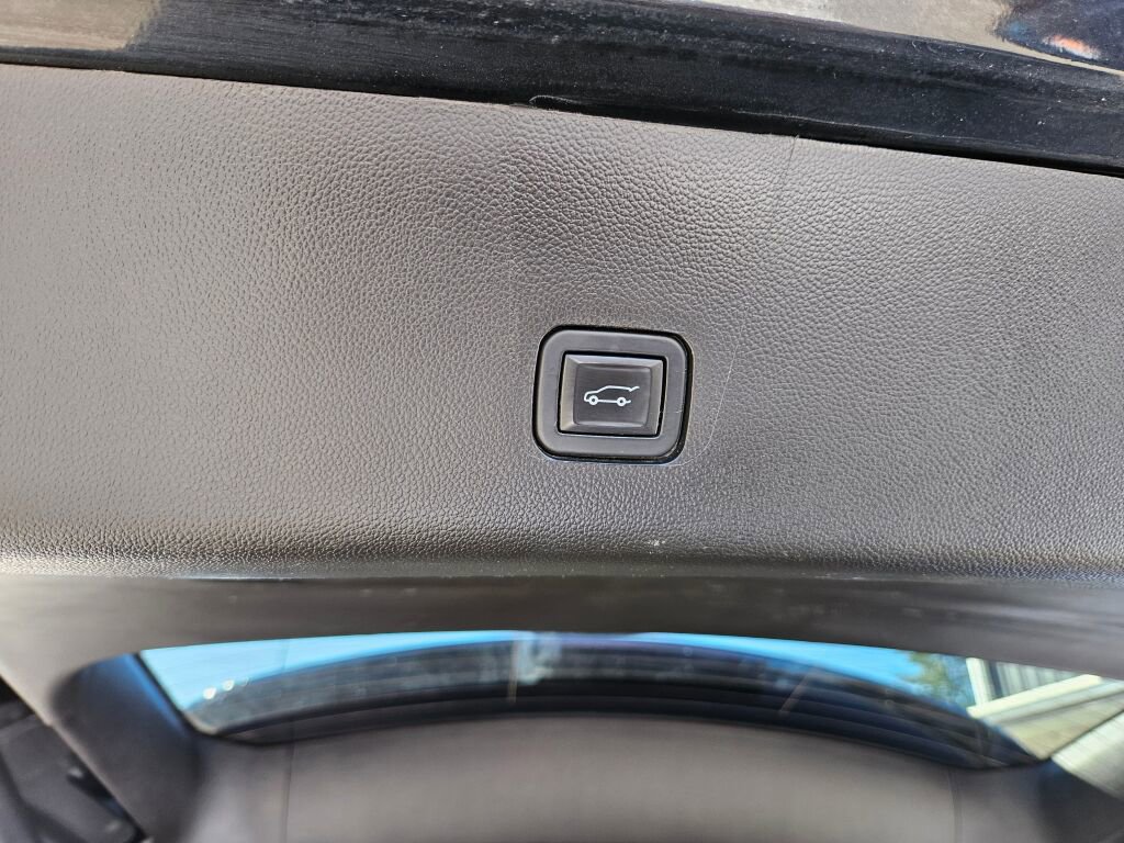 Used 2020 Chevrolet Traverse RS image 23