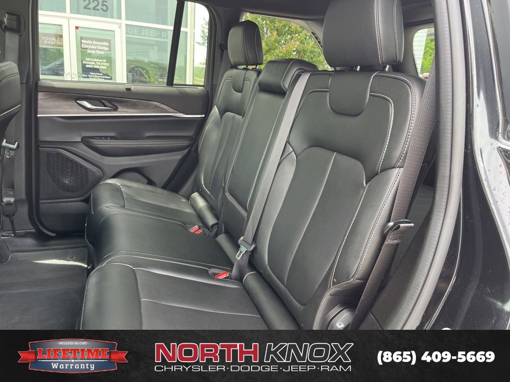 Used 2024 Jeep Grand Cherokee Limited w/ Luxury Tech Group II AWD/4WD image 15