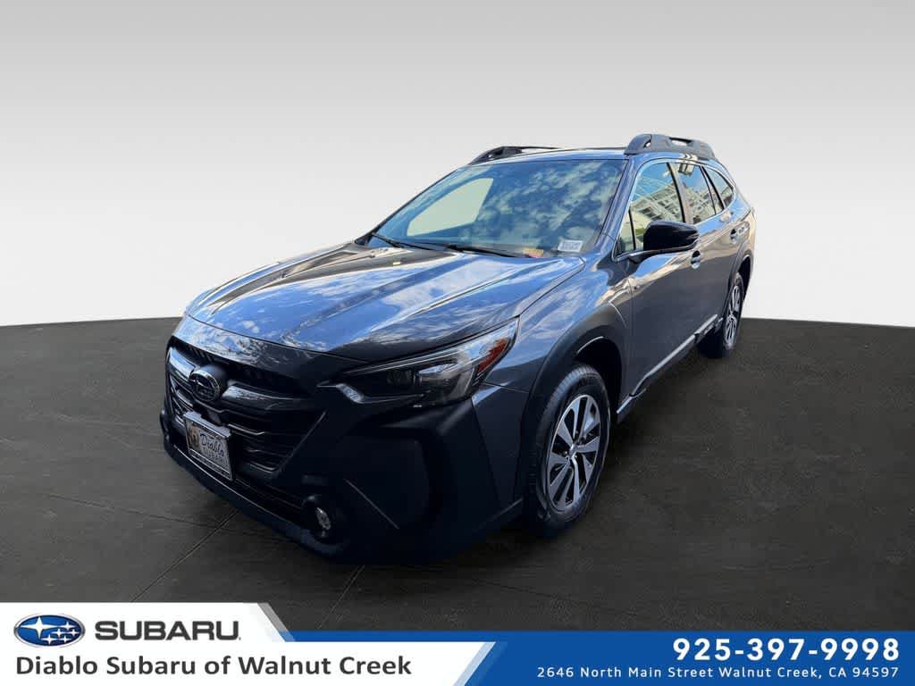 Certified 2025 Subaru Outback Premium AWD/4WD image 1