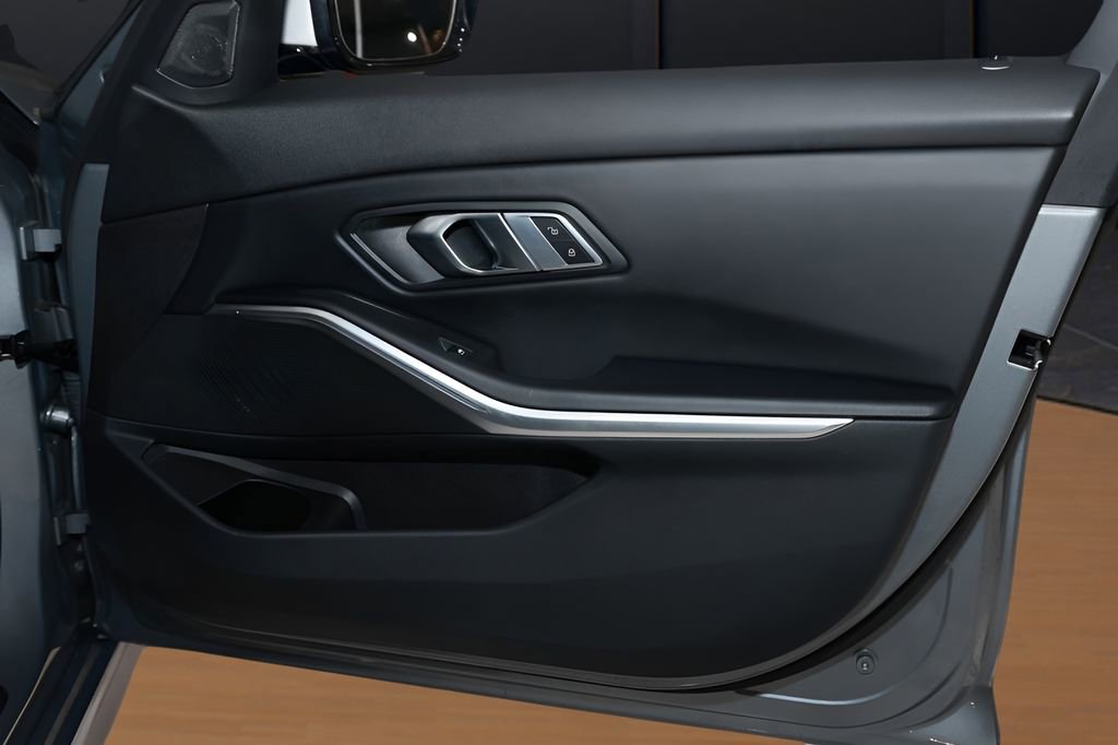Used 2023 BMW 330e xDrive w/ Premium Package image 19